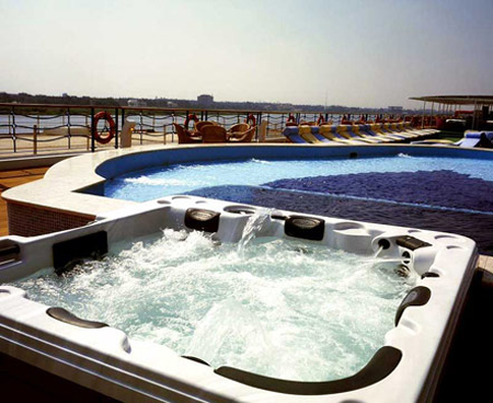 hotel_boat-deck-pool